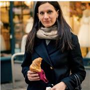 Dottore di ricerca e cultrice della materia in diritto privato impartisce lezioni di diritto civile e commerciale