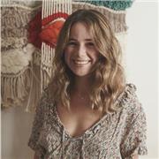 Soy profe de inglés, artes y tarot y ofrezco clases divertidas de conversación y prácticas dinámicas