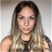 Offro lezioni online di Graphic design. Sono laureata in graphic design e lavoro in questo settore da ormai 2 anni. 