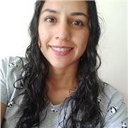 Profesora de Básica Primaria con clases interactivas para preescolar y primaria