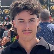 Lehrerin für Spanisch, Englisch und Französisch für Kinder aller Altersgruppen. Ich wohne in Wuppertal und der Unterricht würde on