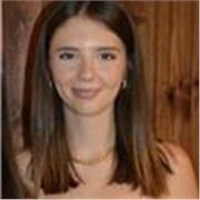 Studentessa universitaria di economia che da lezioni di economia, italiano, storia, inglese, spagnolo, economia politica