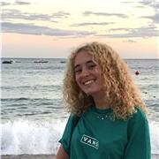 sono Giulia, offro ripetizioni di inglese per ragazzi che frequentano scuole elementari, medie e superiori