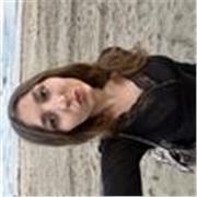 Mi chiamo Giorgia, frequento l’ultimo anno del liceo linguistico. Vivo nel centro storico di Brescia. Offro lezioni di inglese