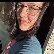 Profesora joven con experiencia ayudando a estudiantes. Ofrezco apoyo en primaria y ESO con explicaciones sencillas y adaptadas