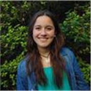 Estudiante de derecho enseña lenguaje e inglés a niños de educación básica