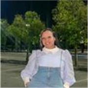 Profesora titulada con más de 5 años de experiencia en escuela infantil. 