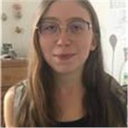 Etudiante proposant des cours de français pour des élèves de primaire ou collégiens