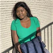 Je suis étudiante en management et stratégie des entreprises.je peux être être professeur de français