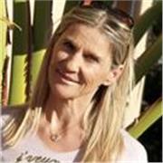 Je donne des cours de soutien scolaire et de français pour les personnes qui s'expriment mal ou qui font des fautes d'orthographe et de grammaire. Je donne également des cours d'élocution et de méthodologie pour préparer des oraux ou des écrits