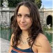 Sono una studentessa universitaria del terzo anno nella facoltà di economia. Faccio ripetizioni in economia aziendale e matematica, ma posso aiutare anche i più piccoli in qualsiasi materia