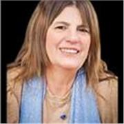 Tengo 30 años de experiencia, pasión por la docencia y me distingo por mi adaptación a cada alumno y la paciencia