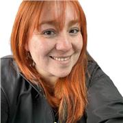 Profesora de Lenguaje y Comunicación. Experta en Literatura