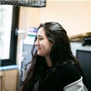 Profesora titulada en Bellas Artes y en Cine y audiovisual imparte clases desde lo teórico a lo práctico