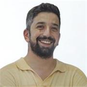 Soy un profesor que adora ante todo enseñar a aprender, ya que cada estudiante es diferente.
