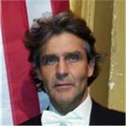 Docente ,concertista, impartisce accurate lezioni di violino