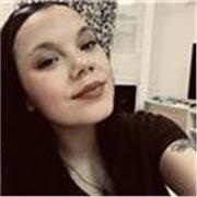 Adolescente con la ESO y estudiando grado medio.