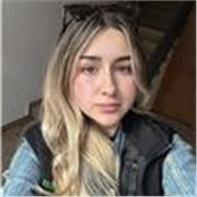 Soy alumna de segundo de ADE en la universidad de Valencia, me considero una persona que siempre ha tenido vocación de enseñanza.