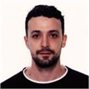 Art director con 15 anni di esperienza offre corsi di Photoshop e tecniche di Prompt Engineering per immagini