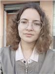 Profesora que puede ofrecer un refuerzo para estudiar una asignatura que muchas veces se atraganta por no acercarse a ella como se debería
