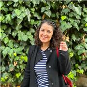 Offro lezioni private a bambini e ragazzi delle scuole primaria e secondaria, adattandole alle loro esigenze.