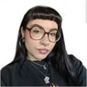 Profesora estudiante de bellas artes, con bases de inglés y portugués y trabajo creativo.