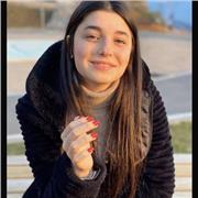 studentessa universitaria offre lezioni mirate a studenti frequentanti scuole medie e/o superiori