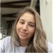 Nativa en Inglés y Español, empática y enfocada en una educación positiva. 