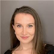 Profesora de inglés apta para todas las edades y niveles.