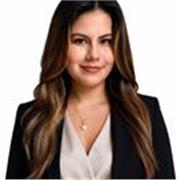 Profesora de inglés apta para niños y adolescentes.