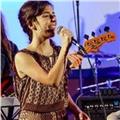 Cantante di canto jazz e pop: insegno canto, musica, improvvisazione. per chi vuole approfondire l'esperienza vocale e musicale