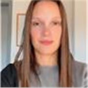 Soy graduada en Magisterio con las especialidades de Infantil y Primaria, y cuento con el título de nivel B2 en inglés.