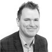 Englischer Tudor, der Amerikanisches Englisch in Unternehmensbranchen verwendet