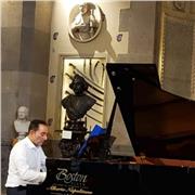 insegnate di pianoforte,canto solfeggio e tastiere