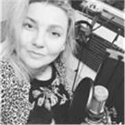 Maestra di musica per piccoli e grandi /cantautrice/paroliere/compositore/ offro lezioni online di musica ,canto moderno , insegno a scrivere canzoni , scrivo testi su basi già esistenti o melodie sui testi , offro arrangiamenti , mix e master canzoni ine