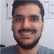 Estudiante universitario de ingeniería con conocimientos de matemática, física y programación