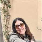 Offro lezioni di inglese, francese, latino e psicologia. 