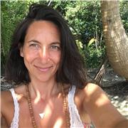 Bonsoir! je m'appelle Libe. Je suis Proff de Fra-Ang-Basq-Espag et jouste fini le cours de 500h de Hatha Yoga. Je suis prête pour donner, soi coours particuliers soit en ligne. Merci pour votre temps!