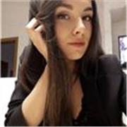 Laureata in Biologia impartisce lezioni di biologia, chimica, fisica, matematica e inglese a studenti di scuole superiori