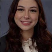 Me defino como una persona amable y adaptable, y quiero dar clases a adultos o jóvenes en inglés.