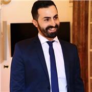 Laureato in Scienze Politiche impartisce lezioni di italiano, inglese, francese, storia, geografia e arte