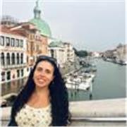 Profesora con nivel C2, con más de tres años de experiencia dando clases. 