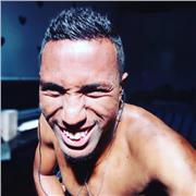 Já trabalho com aulas de violão pra iniciantes e intermediários, didática simples, prático e muito abrangente