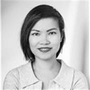 English tutor with 10 years of experience teaching both adults and children in daily conversation and Business English topics