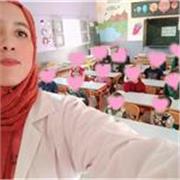 Professeur particulier donne cours de soutien scolaire aux étudiants de langue arabe
