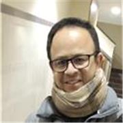 Profesor de geología, máster de la Universidad de Salamanca, y estudiante de doctorado de la misma. 