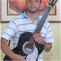 Soy cantante, guitarrista y compositor, apasionado porque otros aprendan y se apasionen por la música
