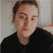 Soy una persona comprometida, que se adapta a cualquier circunstancia y que le gusta ayudar, soy responsable y puntual, le doy clases a los cursos de primaria, la ESO y algunas materias de bachillerato