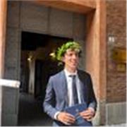 Insegno e aiuto nello studio con passione e un pizzico di simpatia. Cerco di stimolare il ragionamento e di evitare una lezione esclusivamente frontale