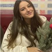 “Estudiante de carrera ofrece clases a niños de primaria. Estoy en el último año de Universidad y me encanta enseñanza.